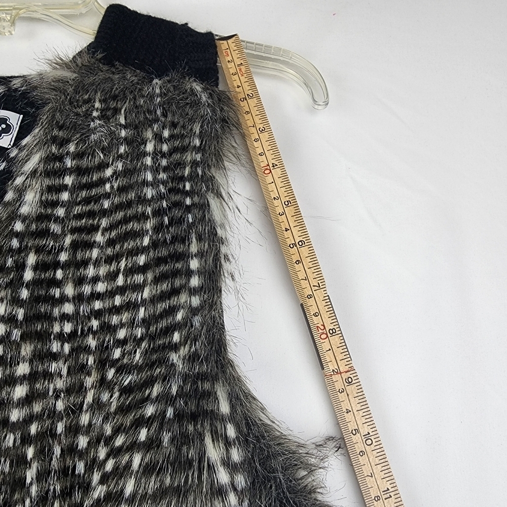 Mud Pie Chic Black White And Gray Faux Fur Vest with Belt Size Large - Picture 9 of 10